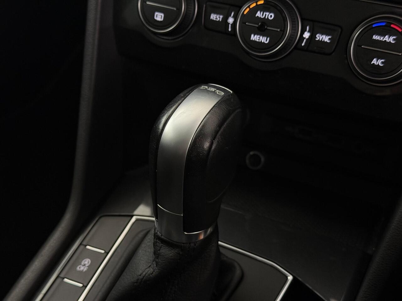 Volkswagen Tiguan Allspace thumbnail Interior Front