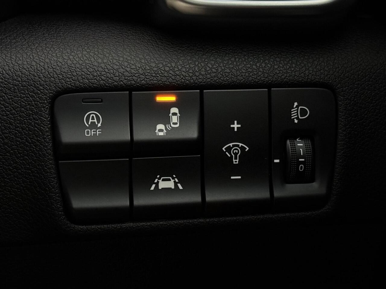 Kia Sportage thumbnail Misc Controls