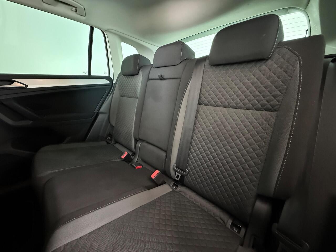 Volkswagen Tiguan thumbnail Seats Rear
