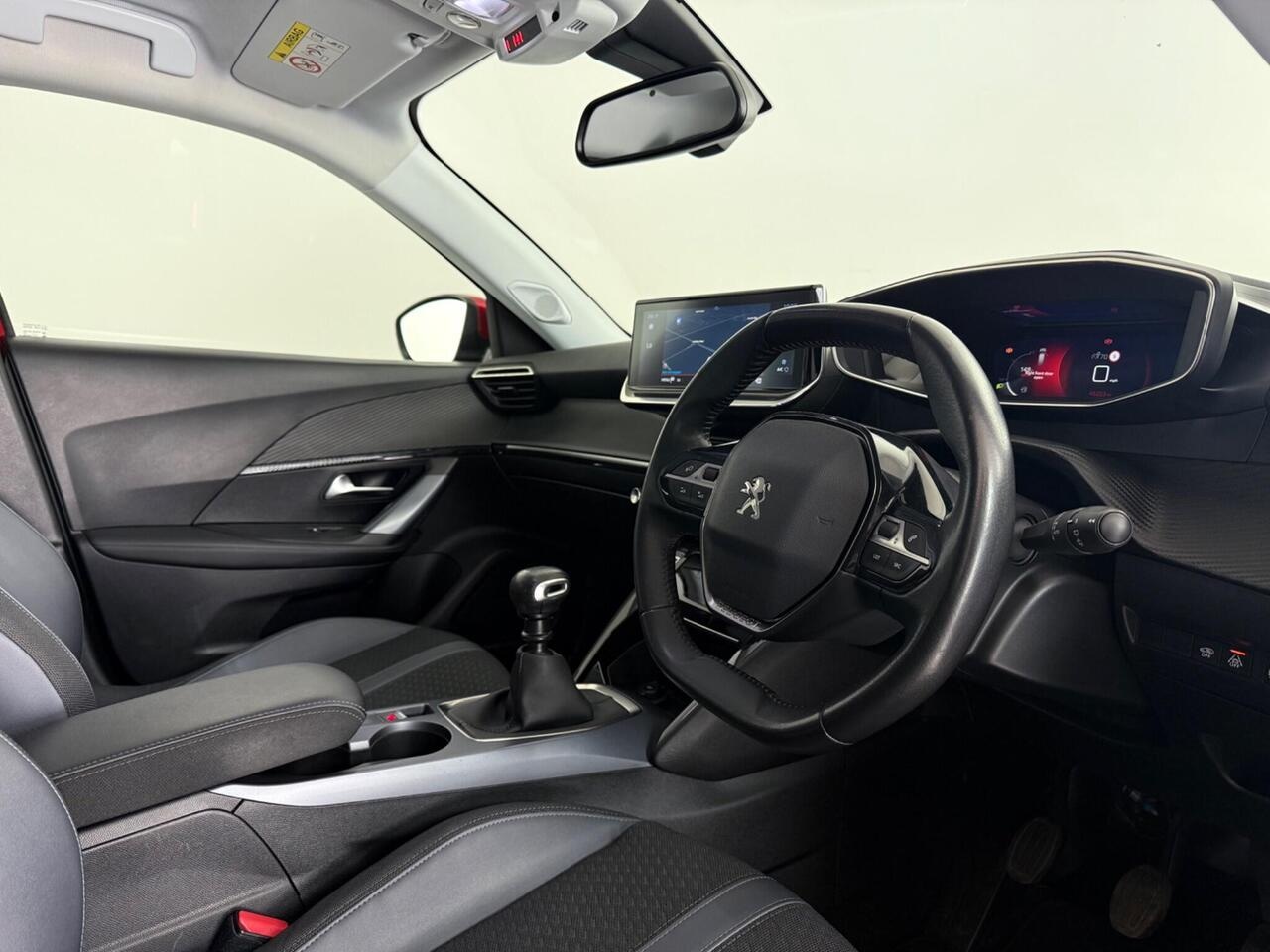 Peugeot 2008 thumbnail Interior Front