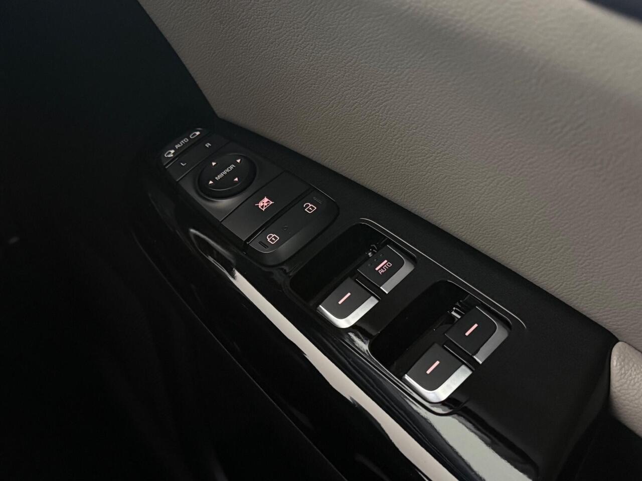 Kia Sportage thumbnail Misc Controls