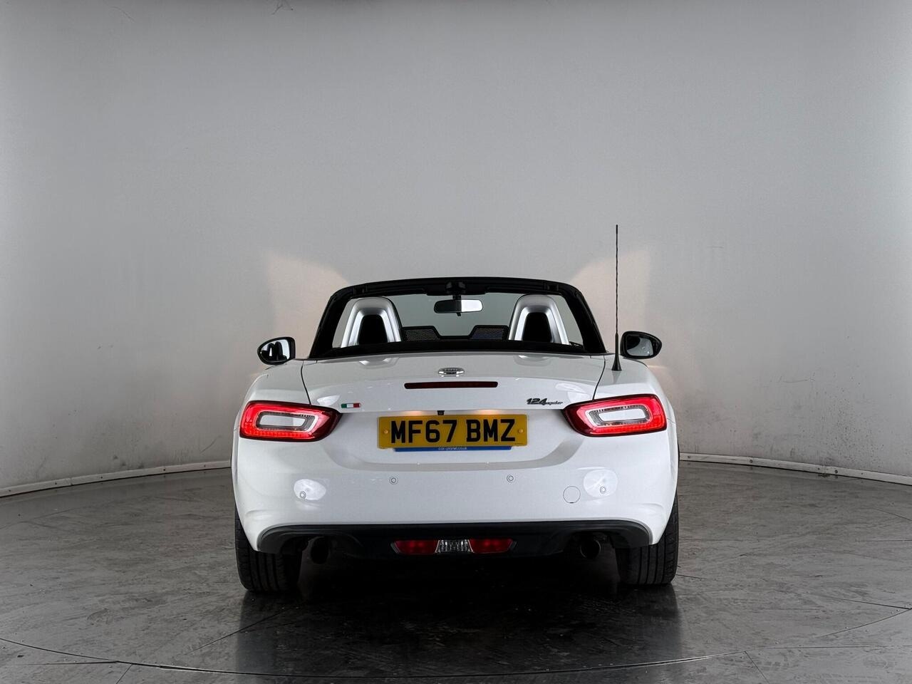 Fiat 124 Spider thumbnail Rear