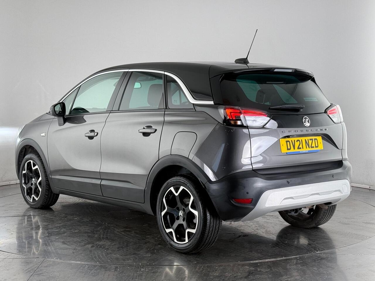 Vauxhall Crossland thumbnail Rear Left