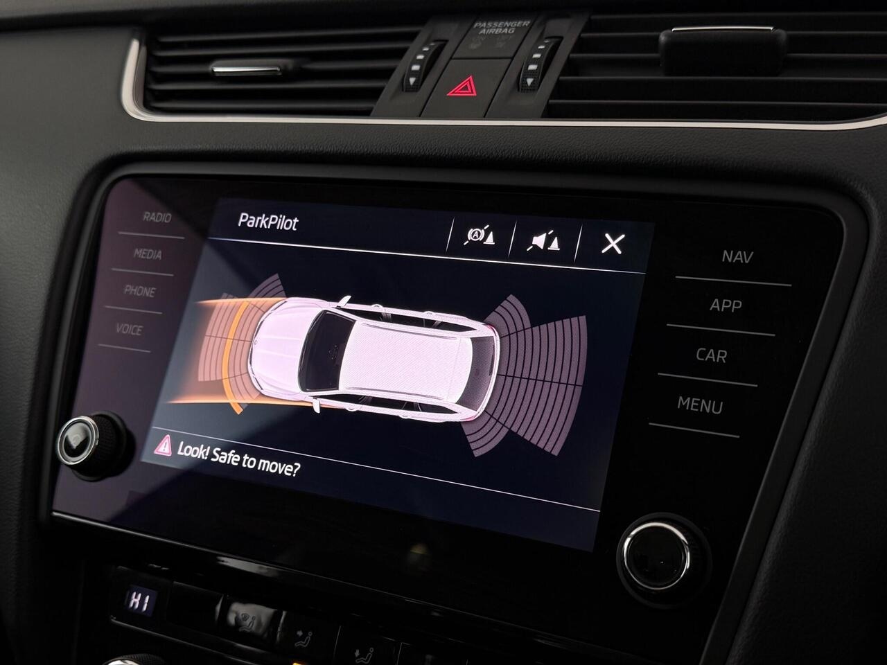 Skoda Octavia thumbnail Infotainment System