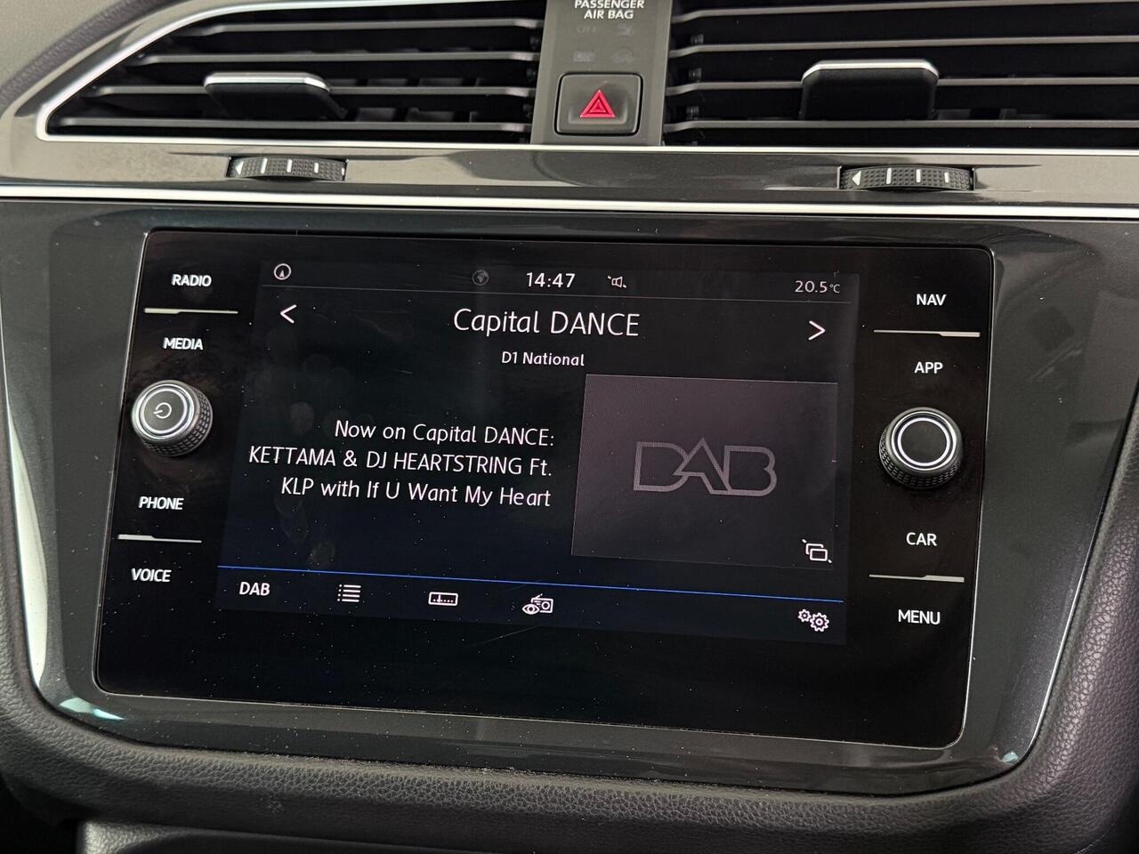 Volkswagen Tiguan thumbnail Infotainment System