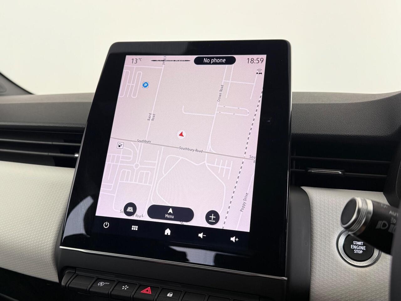 Renault Clio thumbnail Infotainment System