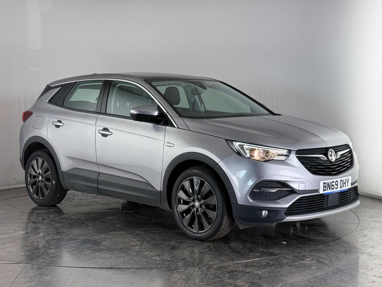 Vauxhall Grandland X thumbnail Front Right