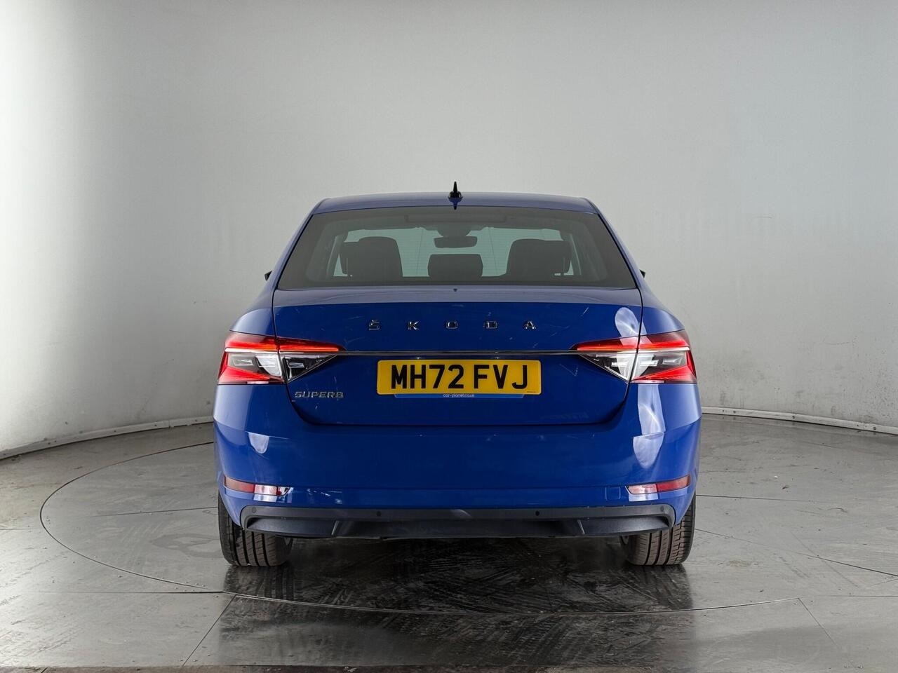 Skoda Superb thumbnail Rear