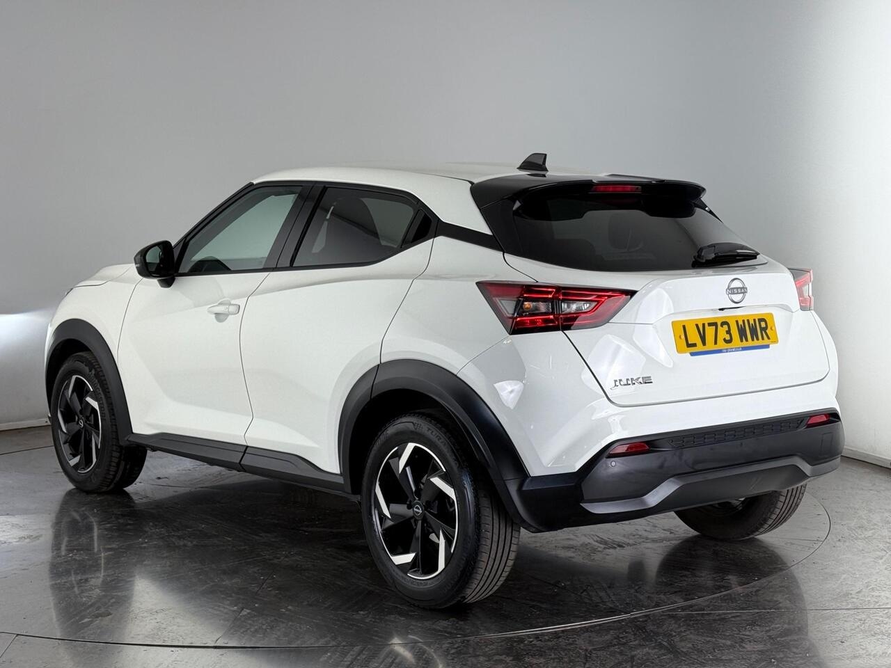 Nissan Juke thumbnail Rear Left