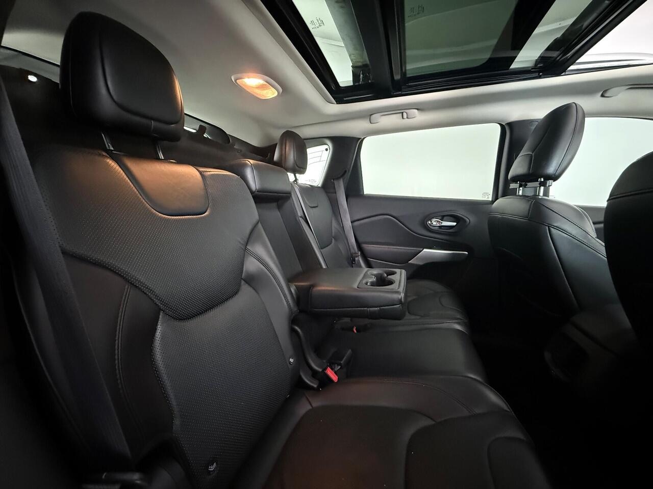 Jeep Cherokee thumbnail Seats Rear