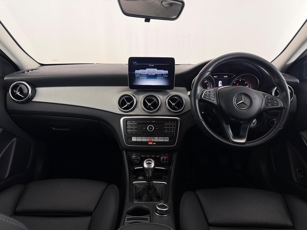 Mercedes-Benz GLA thumbnail Interior Front