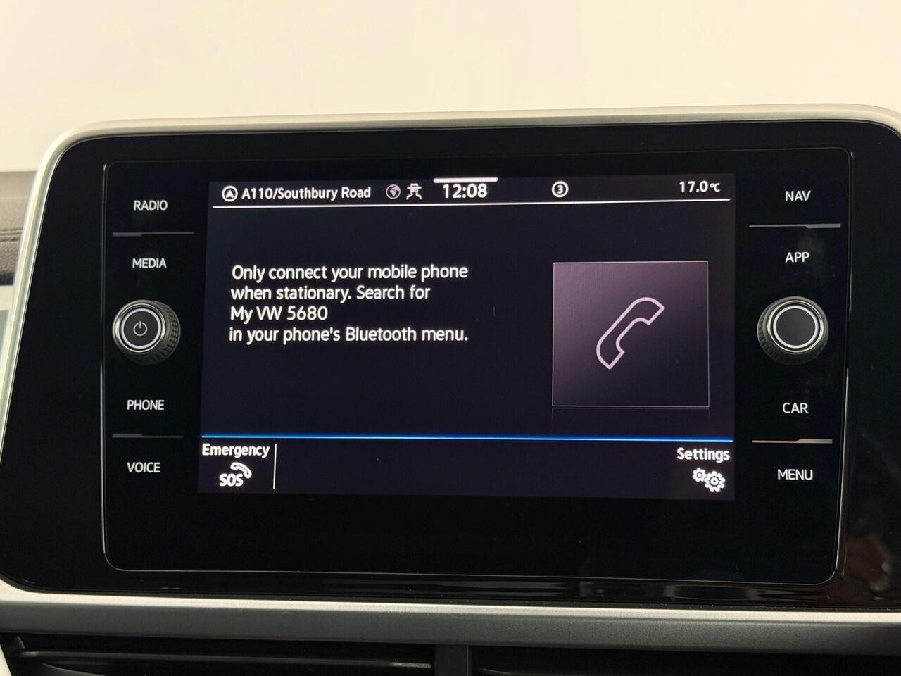 Volkswagen T-Roc thumbnail Infotainment System