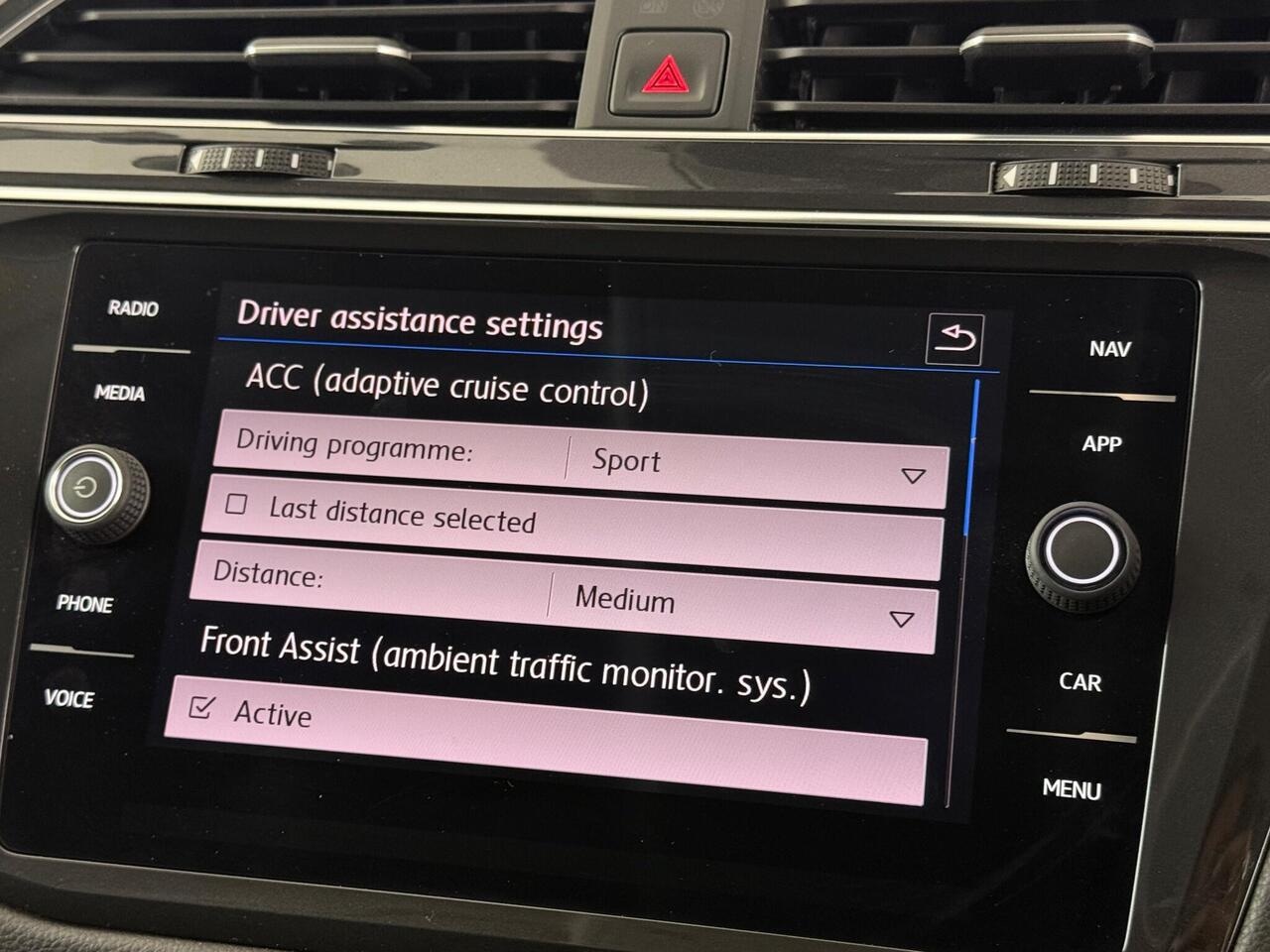 Volkswagen Tiguan Allspace thumbnail Infotainment System