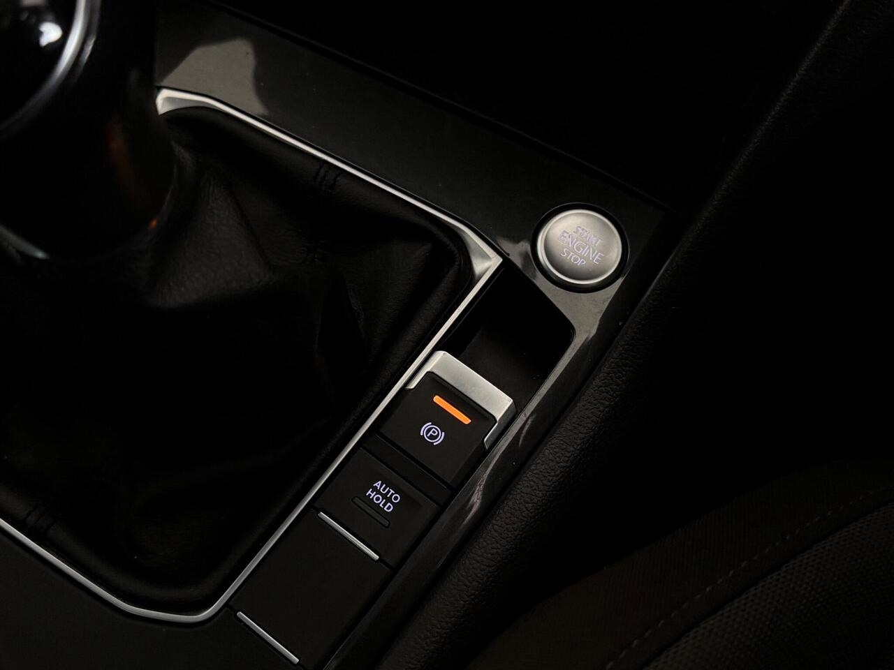 Volkswagen Tiguan thumbnail Interior Front