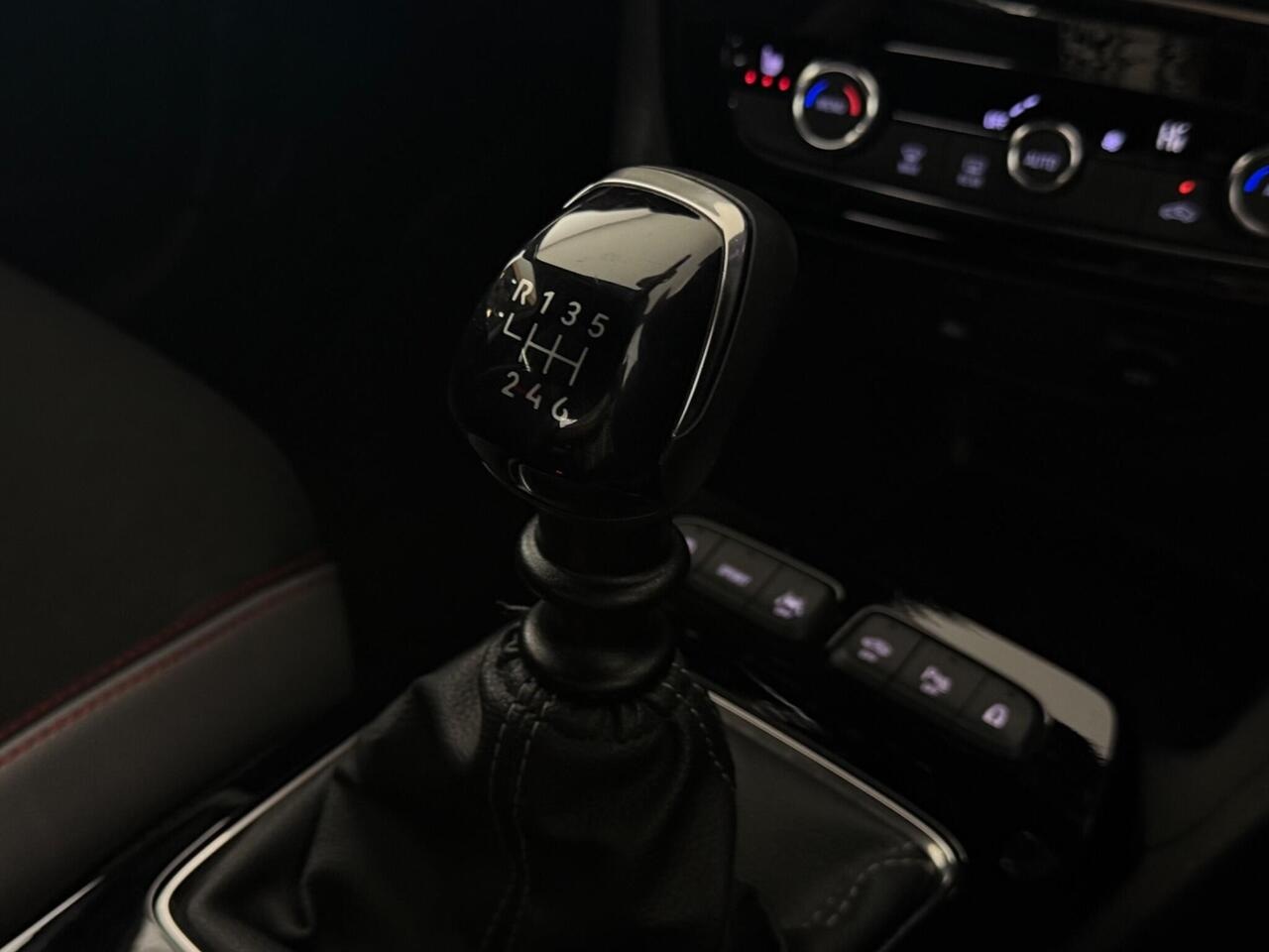Vauxhall Mokka thumbnail Interior Front
