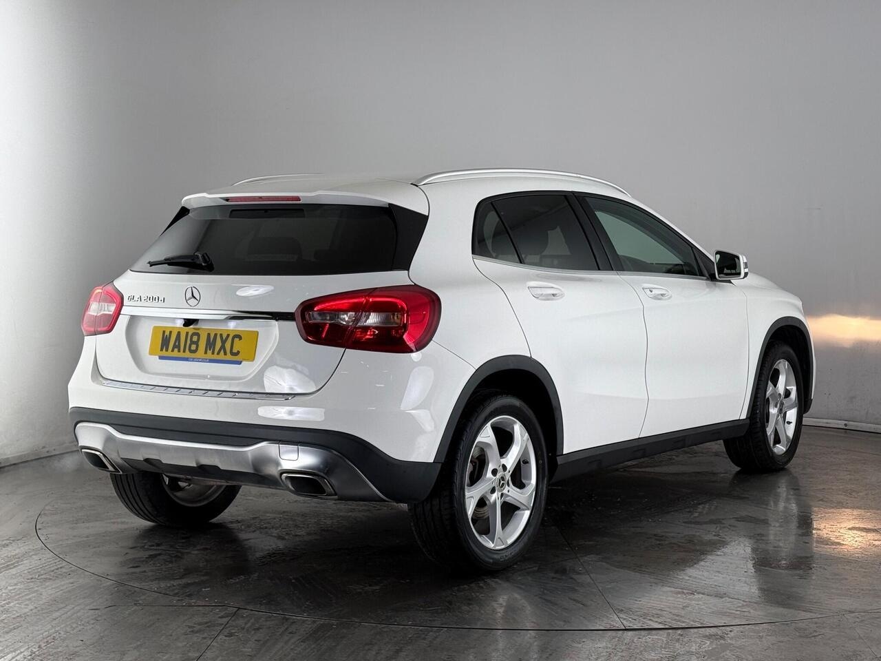 Mercedes-Benz GLA thumbnail Rear Right