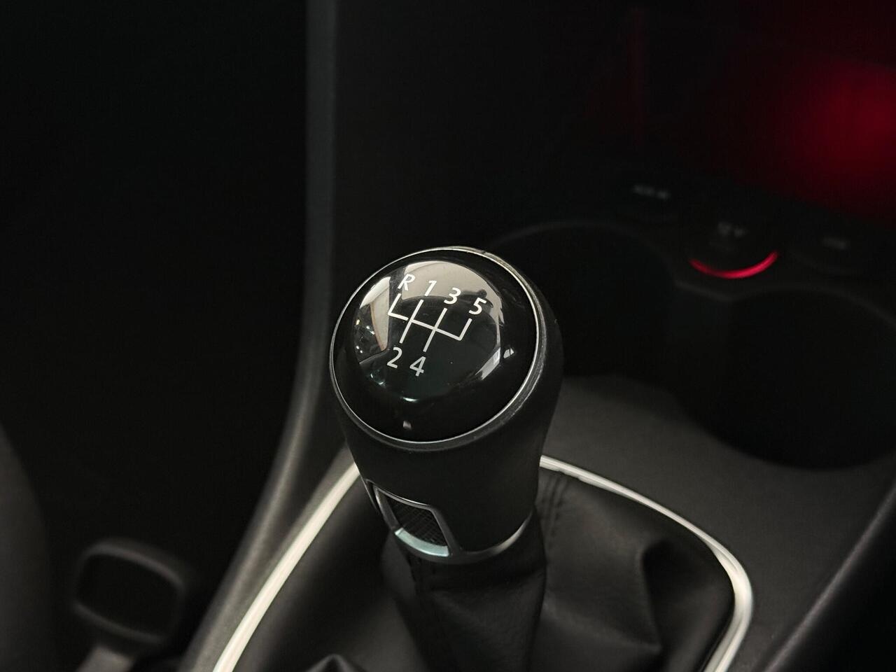 Volkswagen Polo thumbnail Interior Front