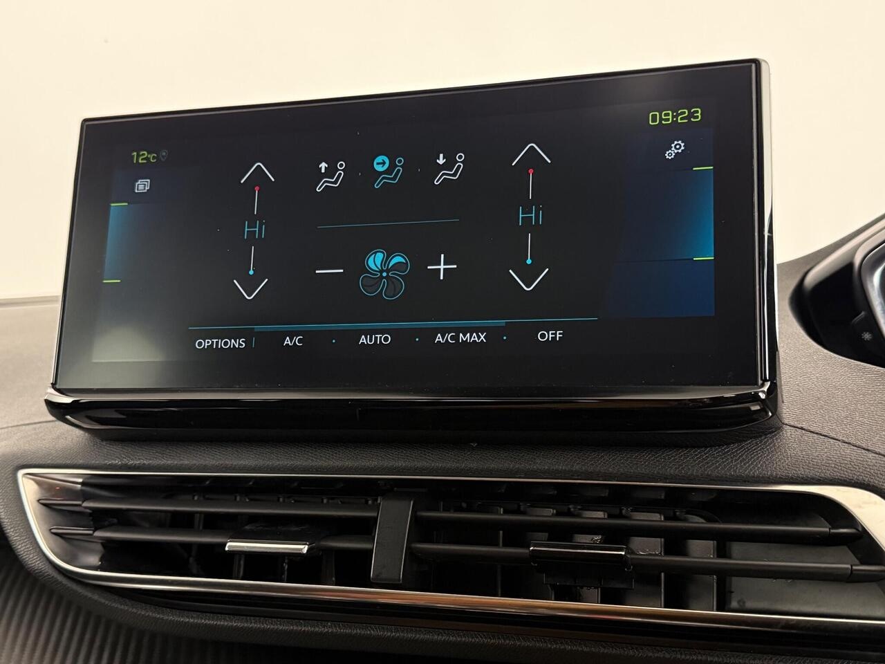 Peugeot 3008 thumbnail Infotainment System