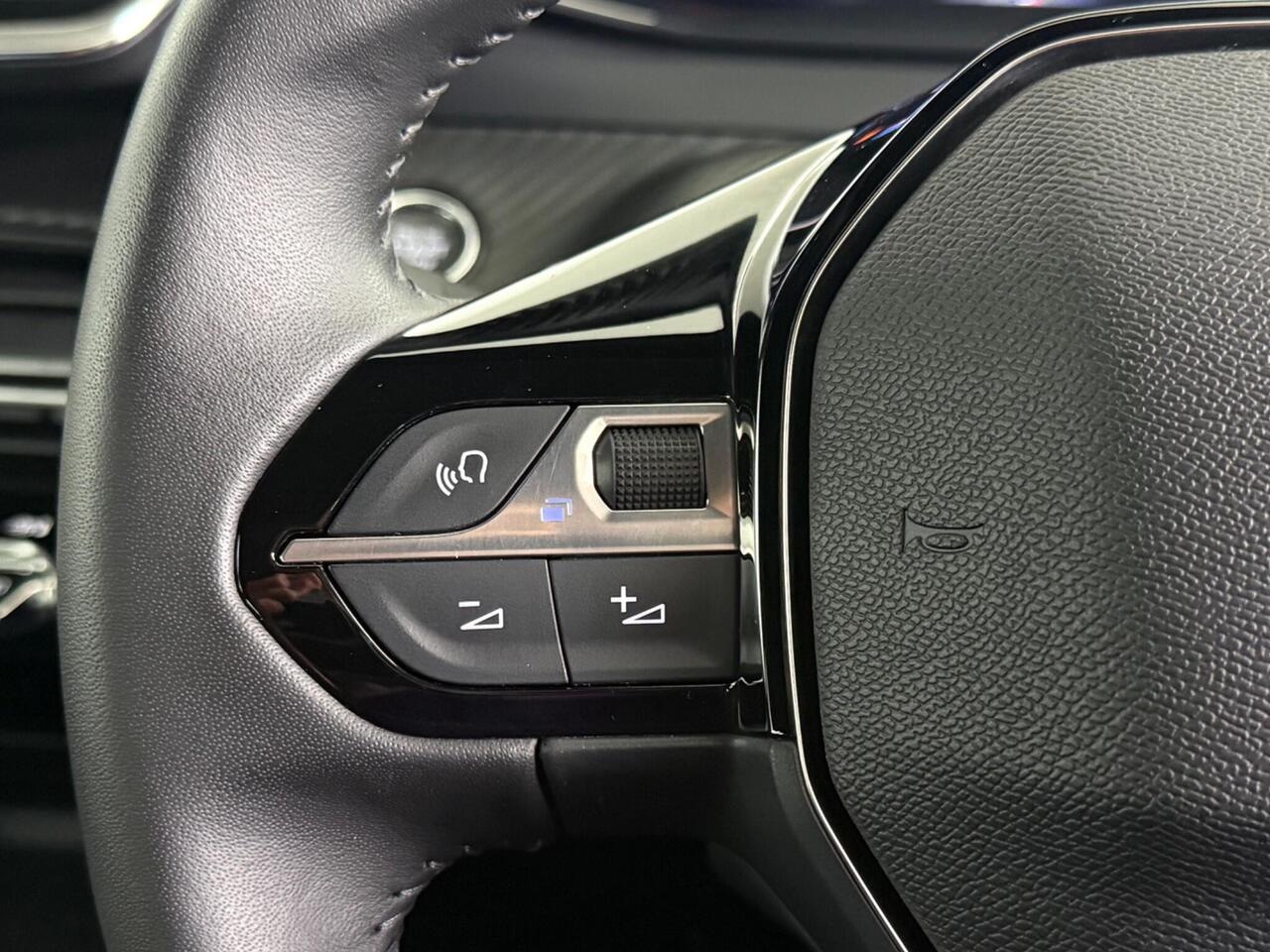 Peugeot 2008 thumbnail Misc Controls
