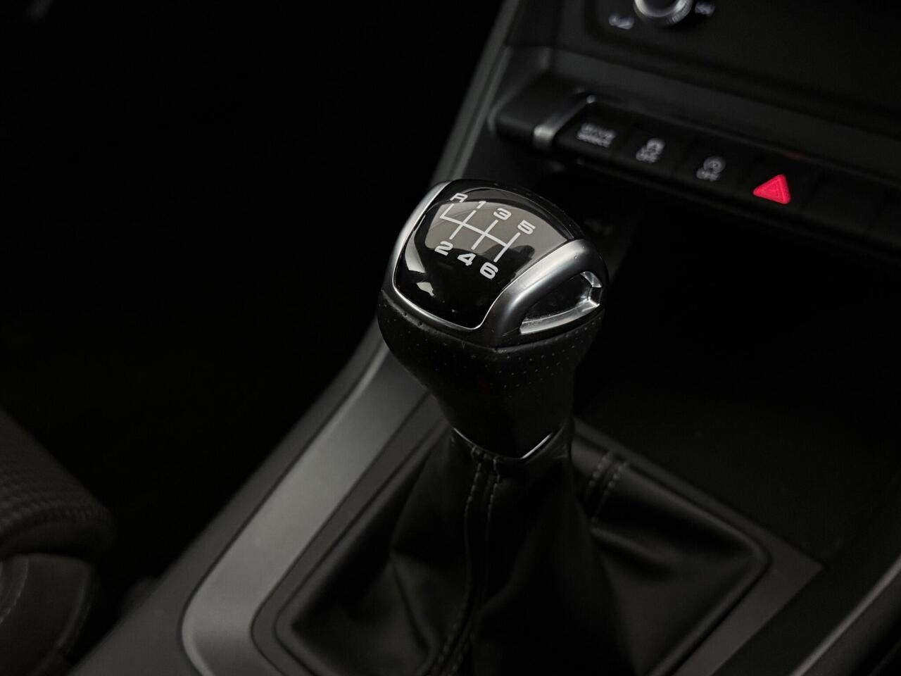 Audi Q3 thumbnail Interior Front