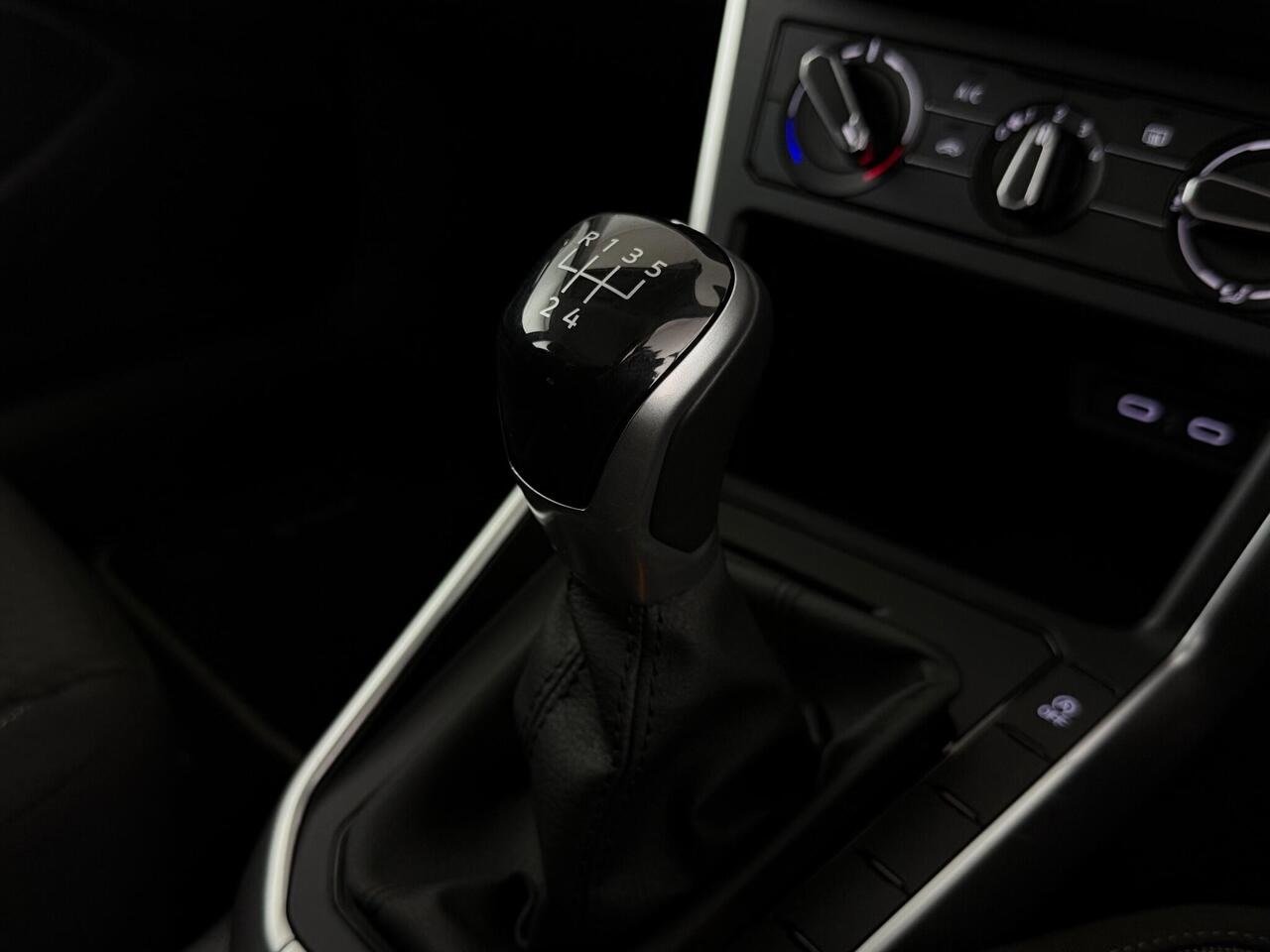 Volkswagen Polo thumbnail Interior Front