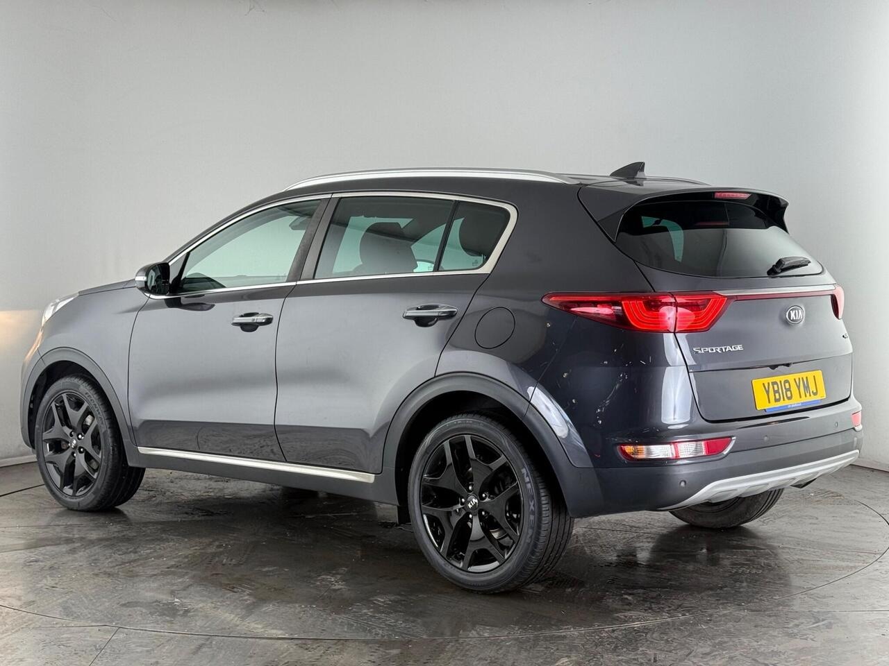 Kia Sportage thumbnail Rear Left