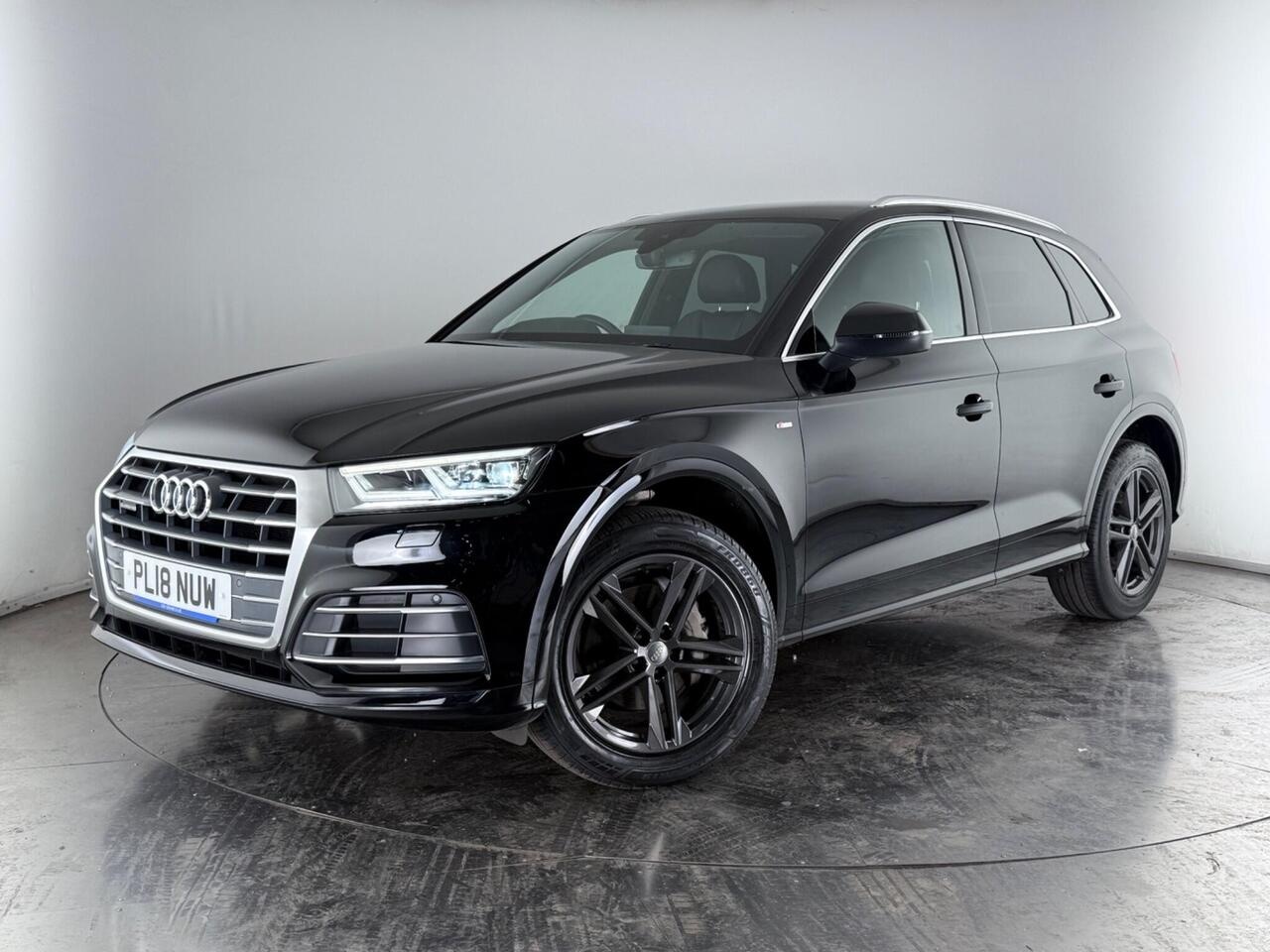 Audi Q5 thumbnail Front Left