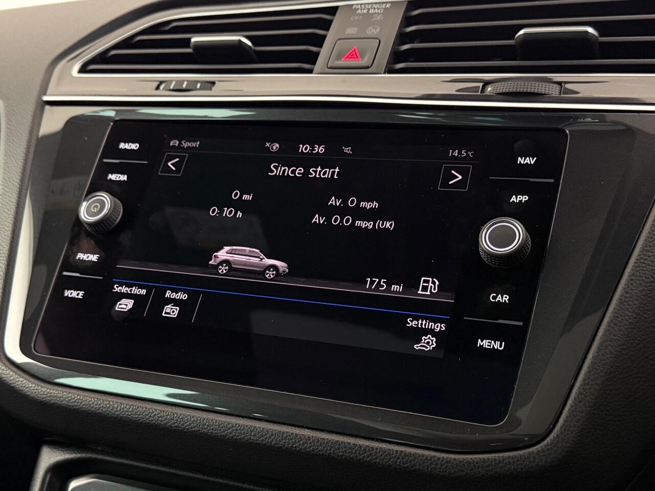 Volkswagen Tiguan thumbnail Infotainment System