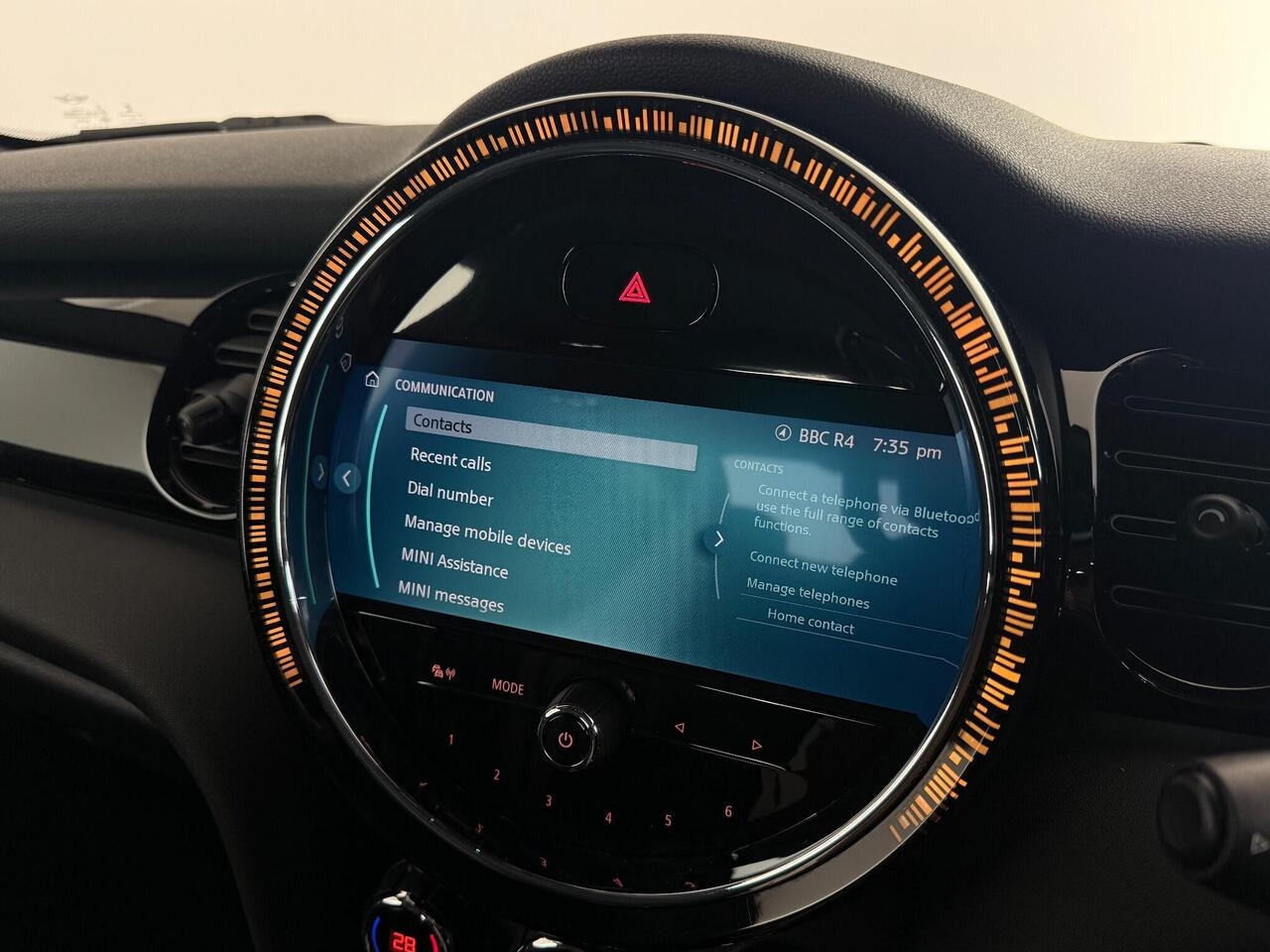 MINI Hatch thumbnail Infotainment System
