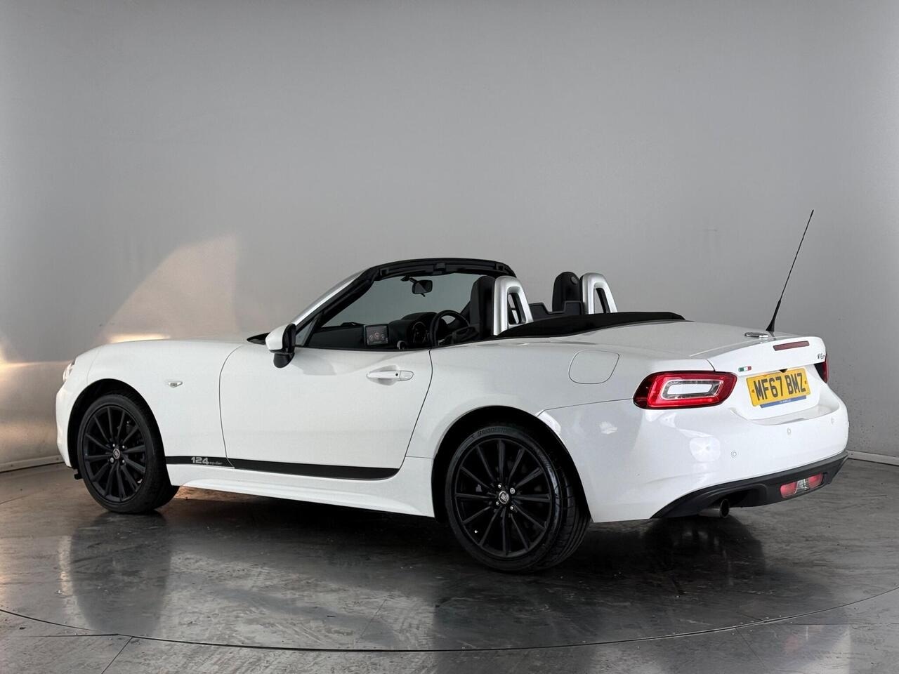 Fiat 124 Spider thumbnail Rear Left