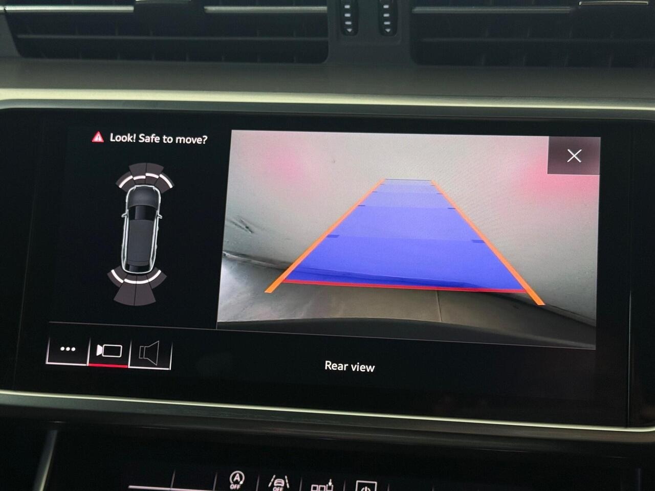 Audi A6 Avant thumbnail Infotainment System