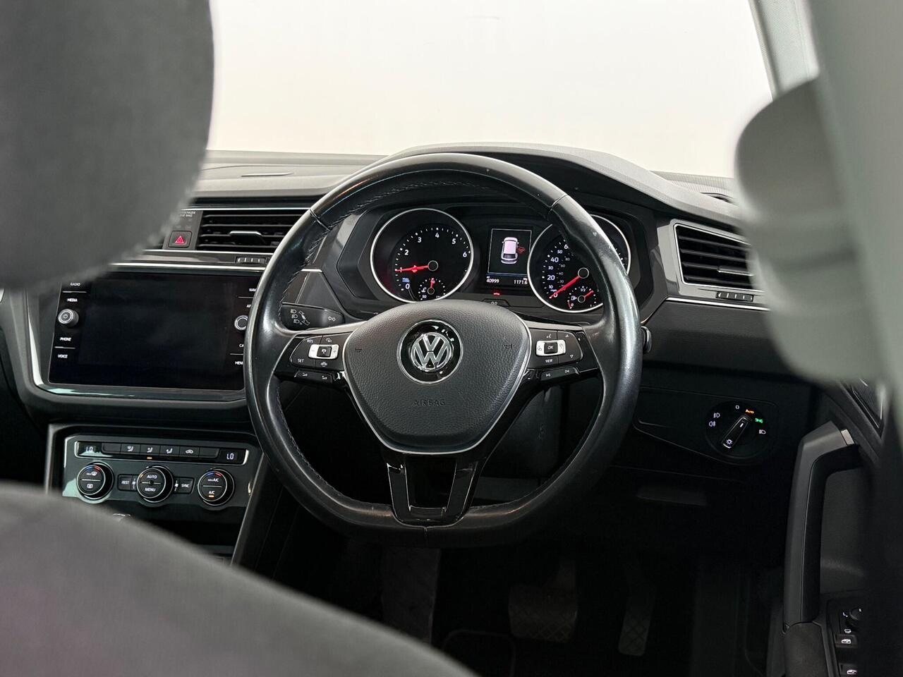 Volkswagen Tiguan thumbnail Steering Wheel