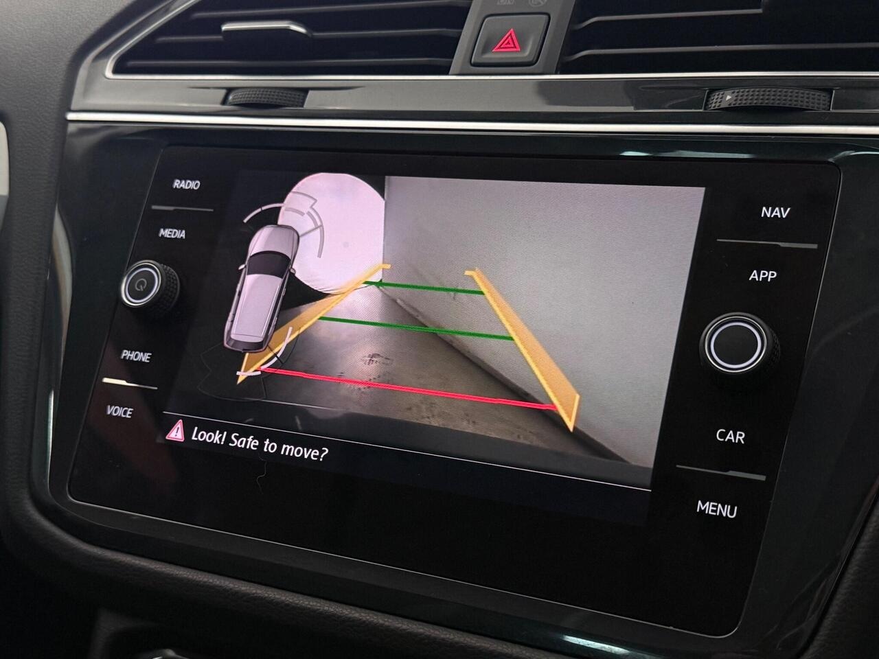 Volkswagen Tiguan thumbnail Infotainment System