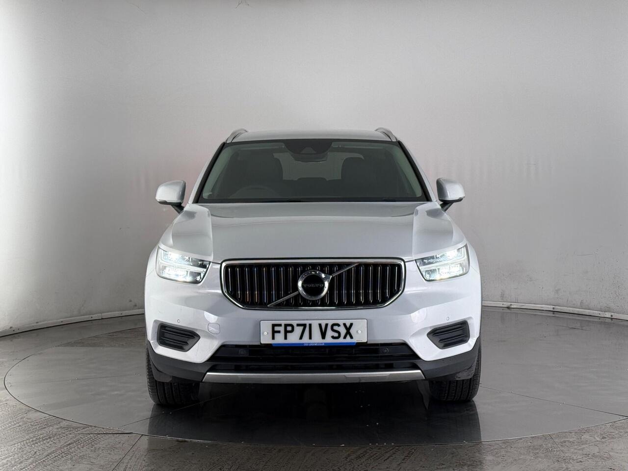 Volvo XC40 thumbnail Front