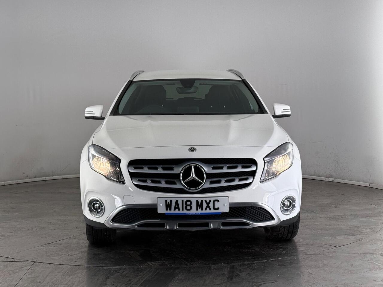 Mercedes-Benz GLA thumbnail Front