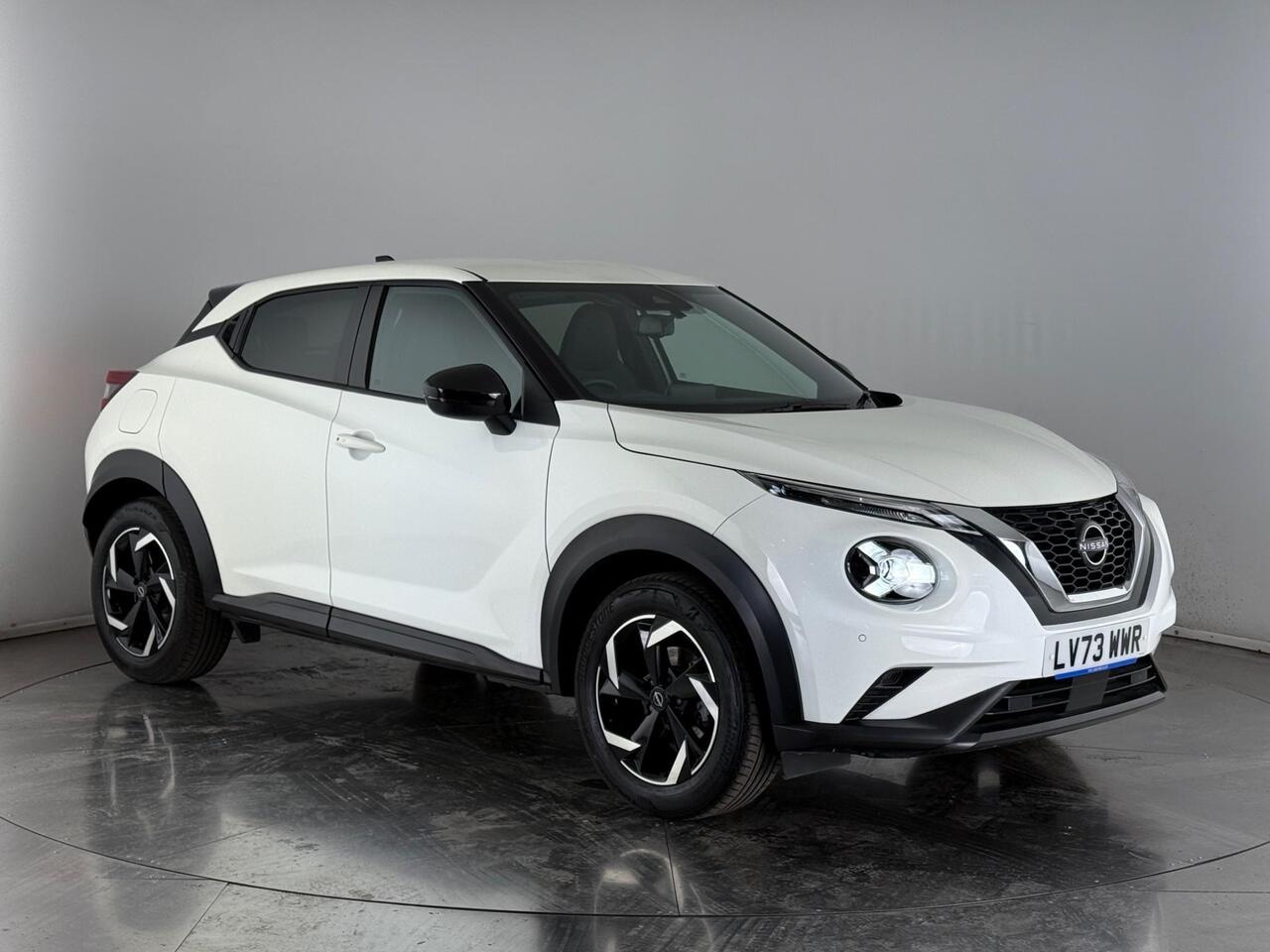 Nissan Juke thumbnail Front Right