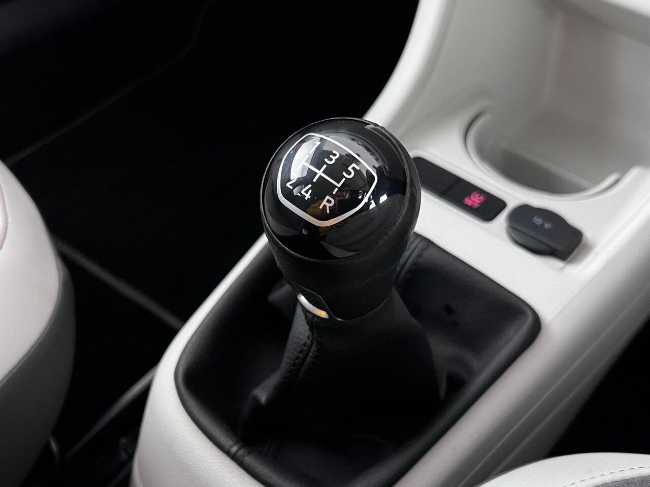 Volkswagen up! thumbnail Interior Front