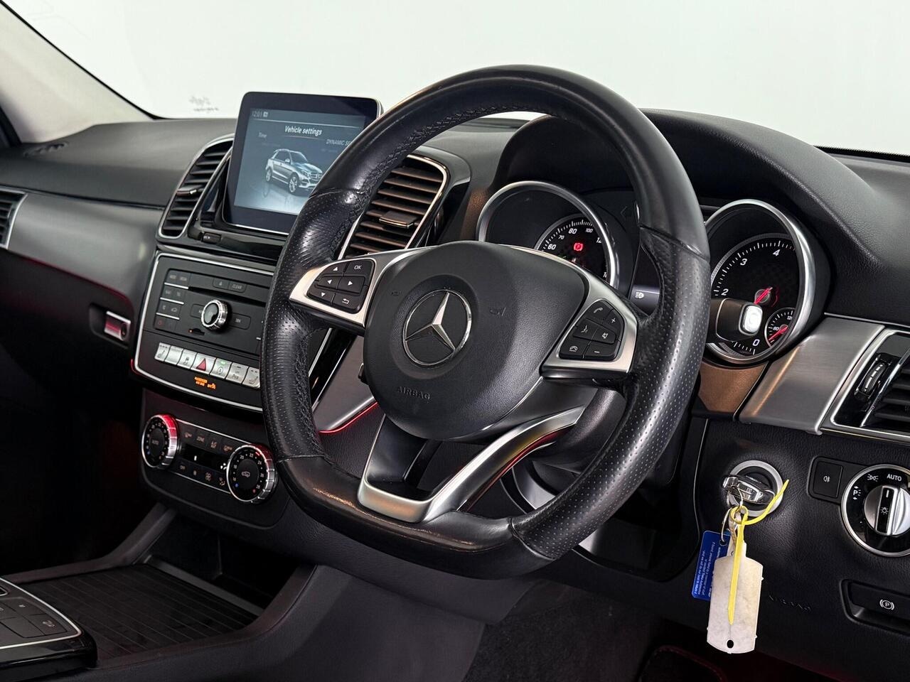 Mercedes-Benz GLE thumbnail Steering Wheel