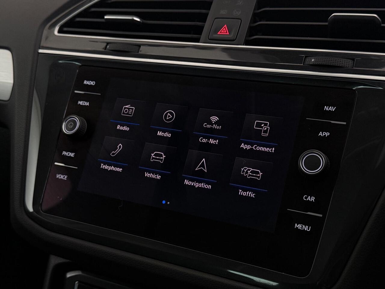 Volkswagen Tiguan thumbnail Infotainment System