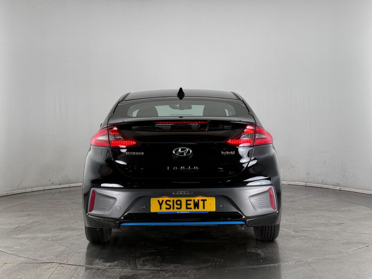 Hyundai IONIQ thumbnail Rear