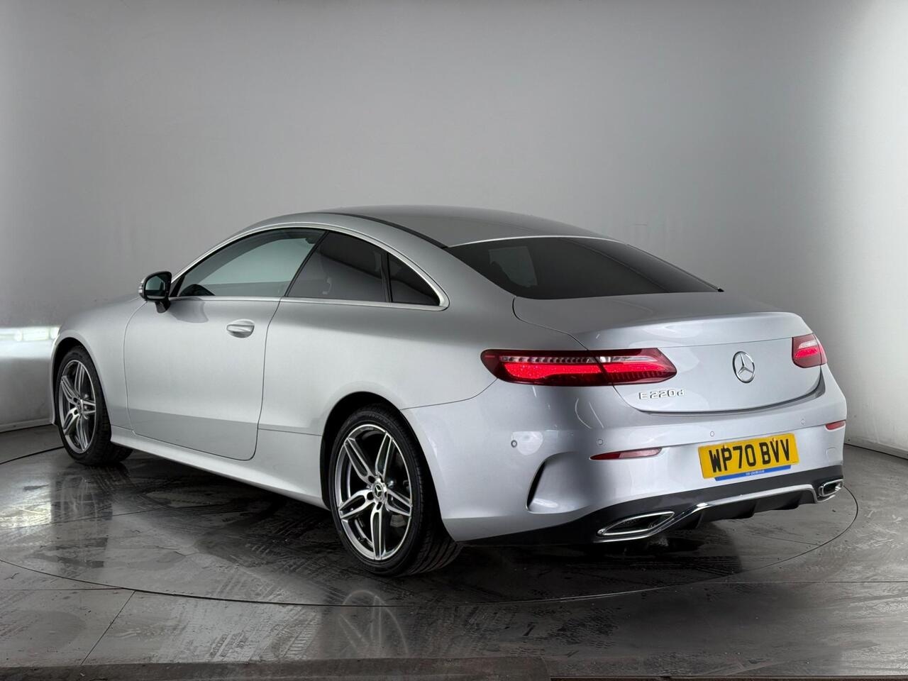 Mercedes-Benz E Class thumbnail Rear Left