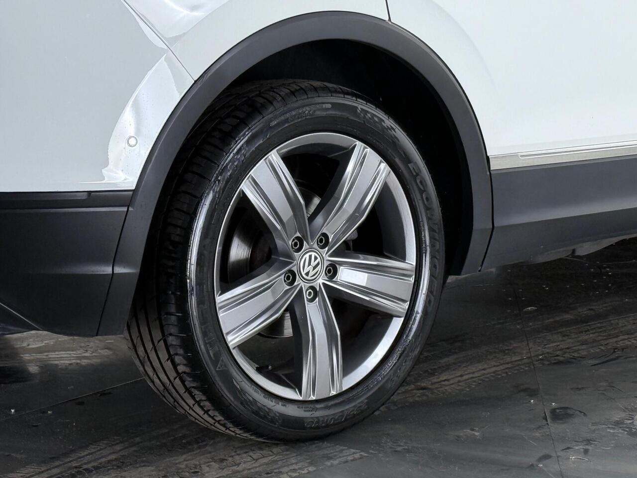 Volkswagen Tiguan thumbnail Wheel