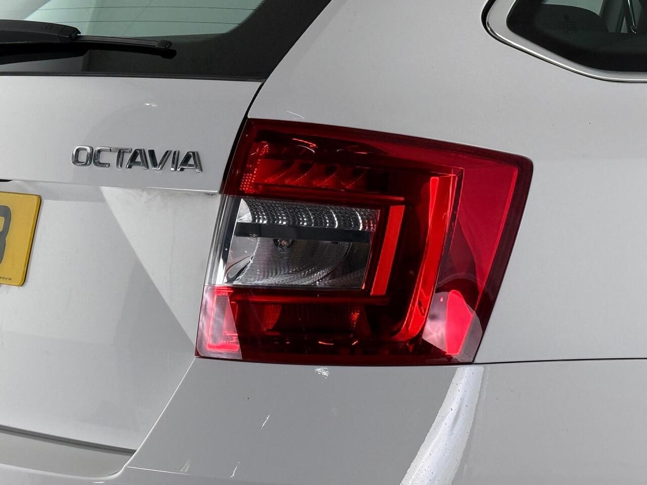 Skoda Octavia thumbnail Lights Rear