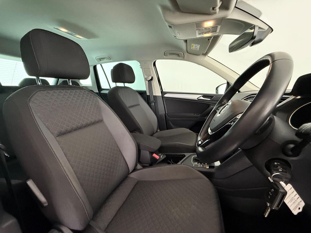 Volkswagen Tiguan thumbnail Seat Driver