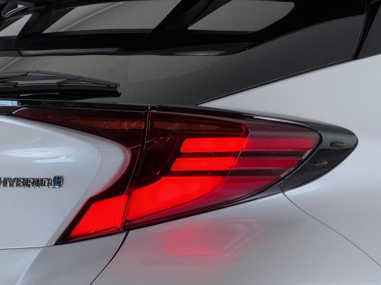 Toyota C-HR thumbnail Lights Rear