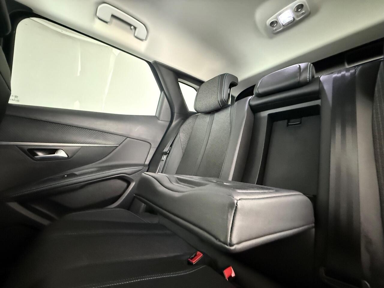 Peugeot 3008 thumbnail Seats Rear
