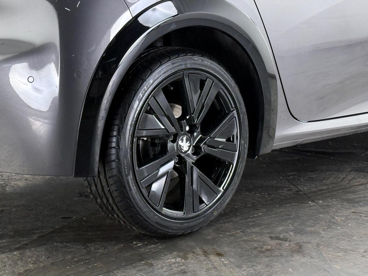 Peugeot 208 thumbnail Wheel