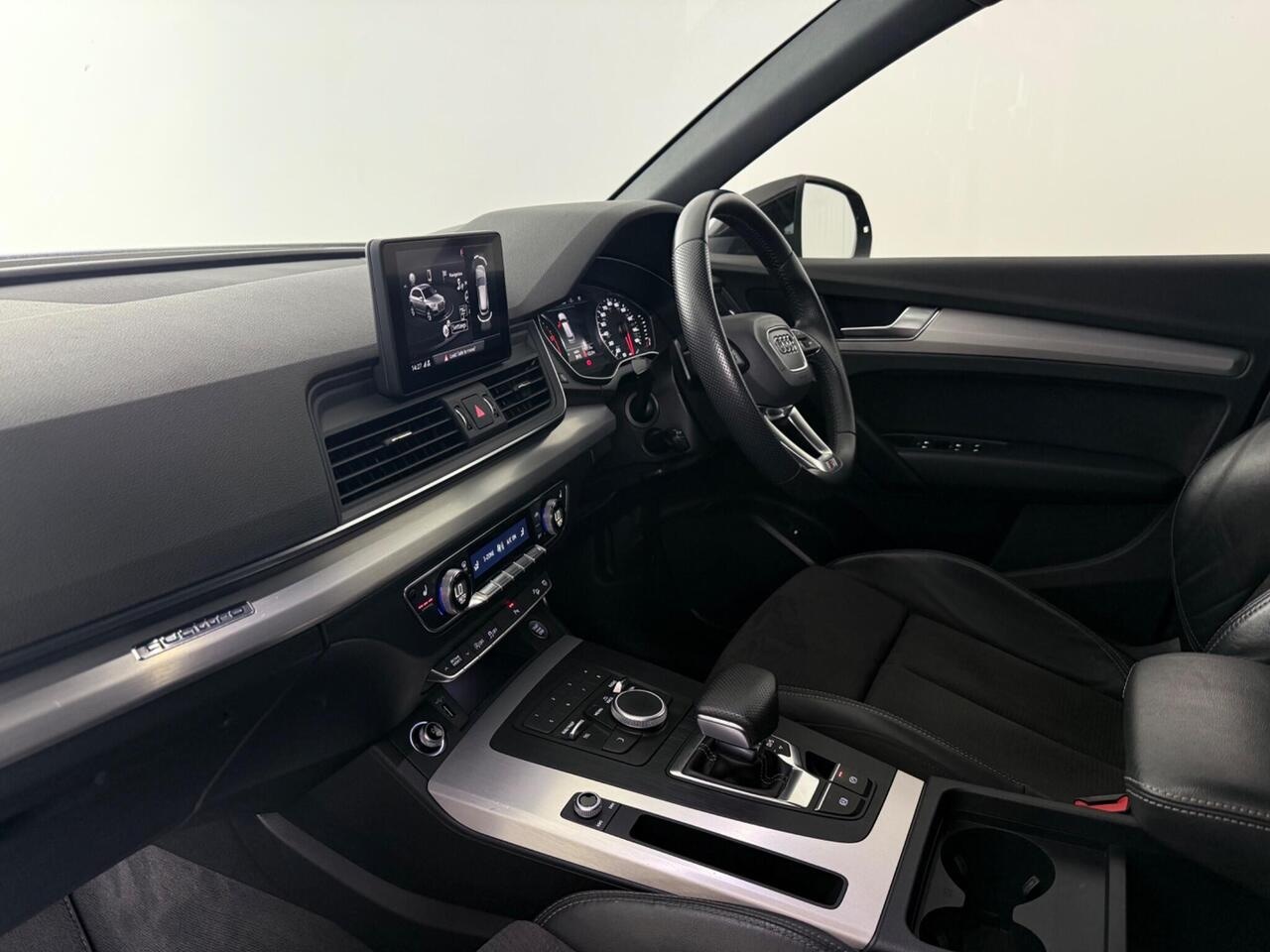 Audi Q5 thumbnail Interior Front