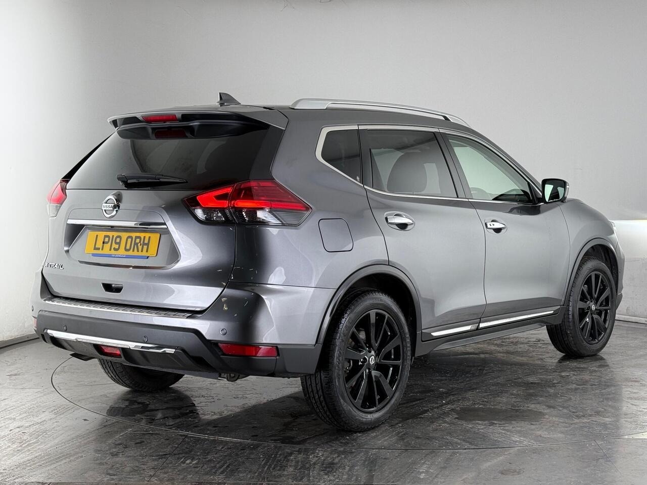 Nissan X-Trail thumbnail Rear Right