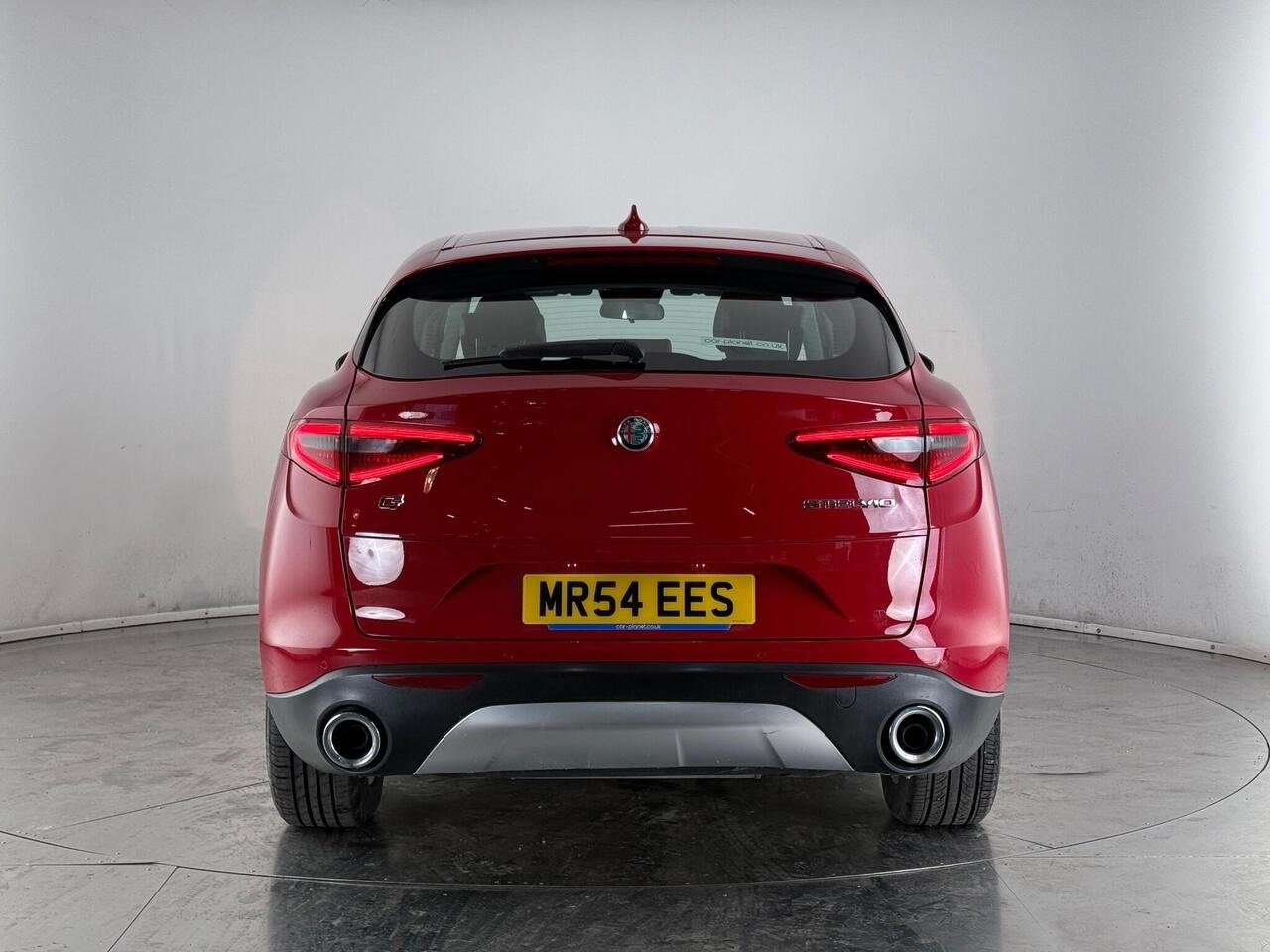 Alfa Romeo Stelvio thumbnail Rear